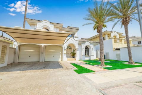 6 Bedroom Modern Luxury Villa In Palm Jumeirah Villa in Dubai
