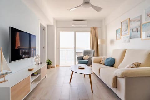 TV and multimedia, Living room, Seating area, air conditioner