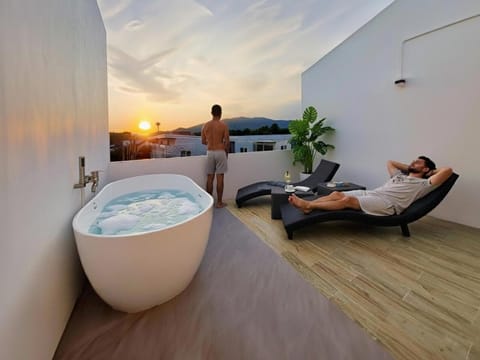 Balcony/Terrace, Balcony/Terrace