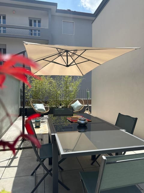 Patio, Dining area