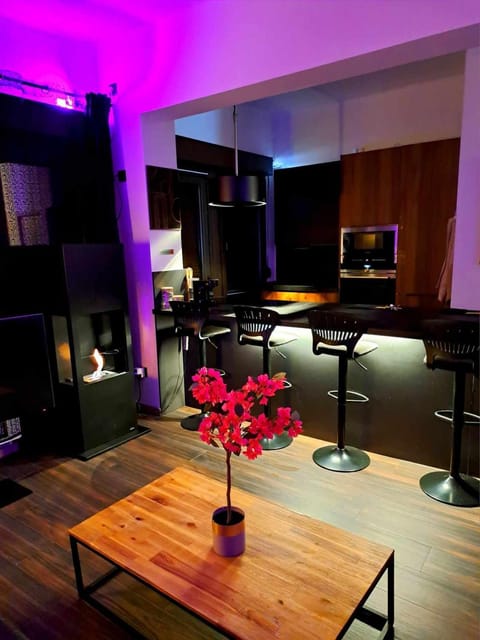 petite chambre dans une jolie colocation Vacation rental in Liège