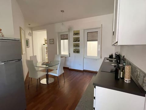 Coffee/tea facilities, Kitchen or kitchenette, Dining area, dishwasher, pet friendly, stove, toaster
