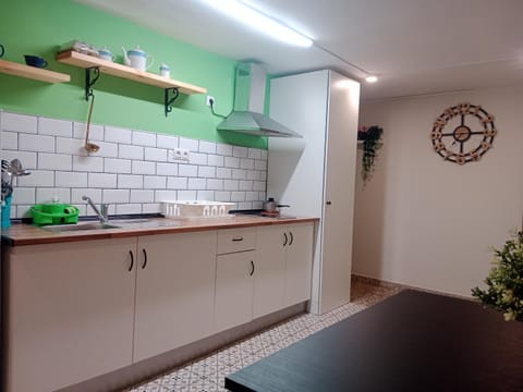 Kitchen or kitchenette, Kitchen or kitchenette, minibar, stove