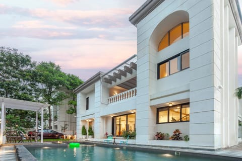 Property building, Swimming pool