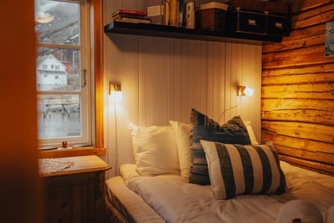 Arctic Fishermans Lodge- SAUNA included House in Lofoten