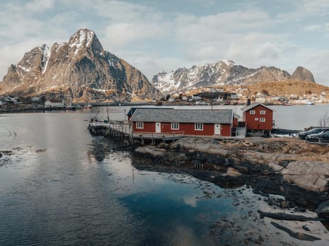 Arctic Fishermans Lodge- SAUNA included House in Lofoten