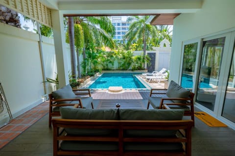 Patio, Garden, Balcony/Terrace, Seating area, sunbed