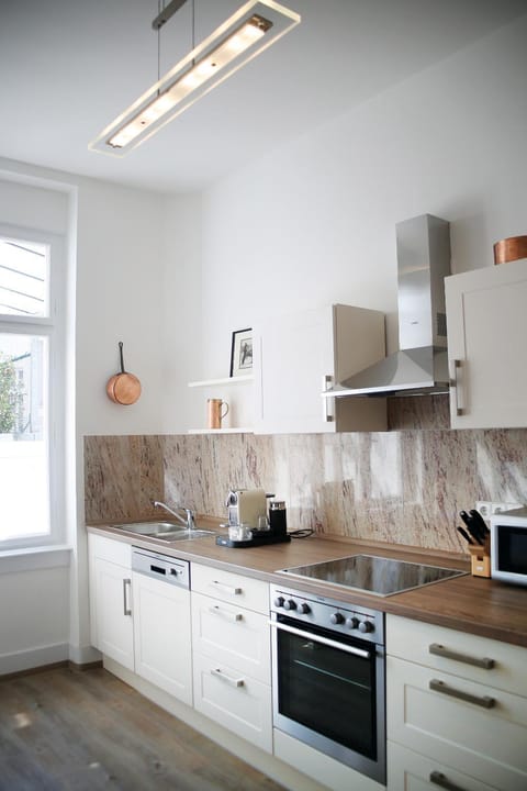 Kitchen or kitchenette, Kitchen or kitchenette