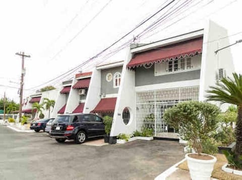 Property building, Neighbourhood, Parking