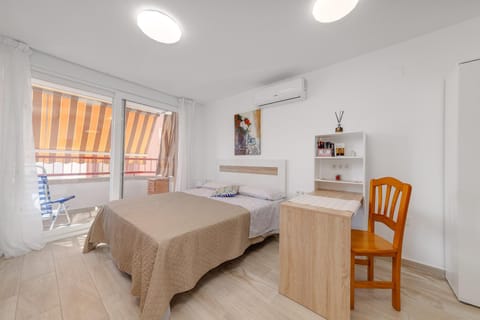 Bed, Photo of the whole room, hair dresser, air conditioner