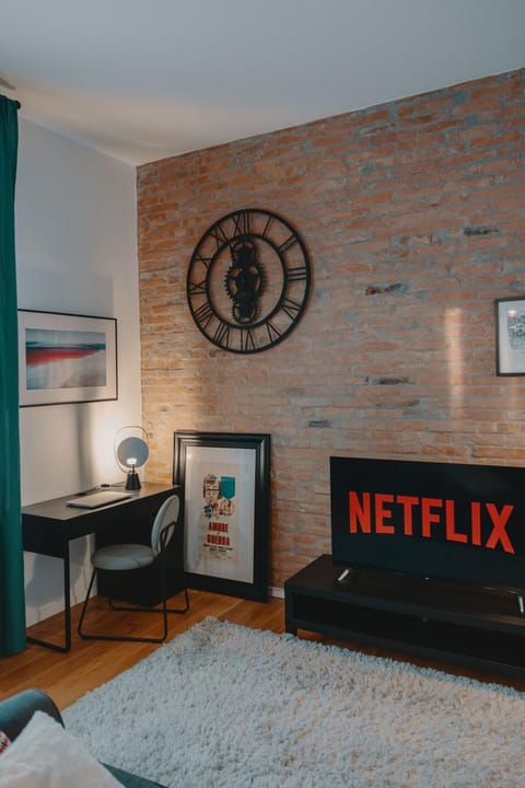 Communal lounge/ TV room, TV and multimedia