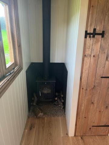 Honeysuckle Shepherd's Hut Luxury tent in England