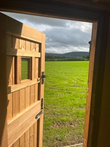 Honeysuckle Shepherd's Hut Luxury tent in England