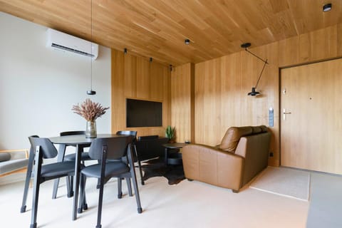 Communal lounge/ TV room, TV and multimedia, Seating area, Dining area, Evening entertainment, air conditioner