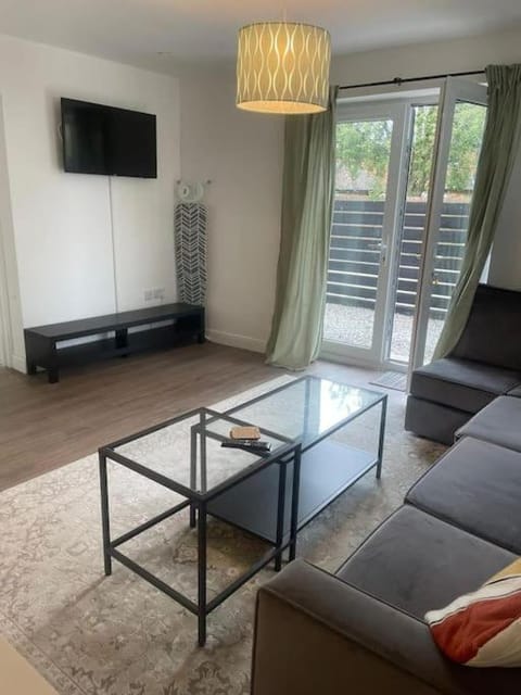 Exquisite Long-Term Living in Cardiff's Heart Apartment in Cardiff