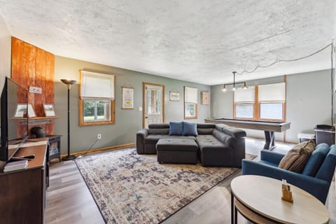 Communal lounge/ TV room, TV and multimedia, Living room