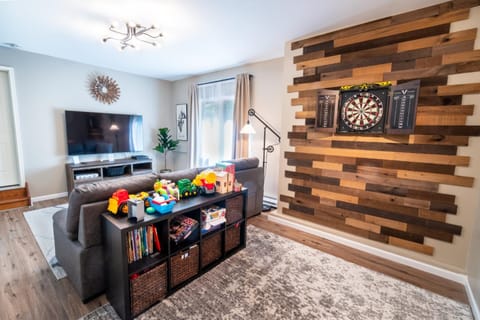 Darts, Game Room, Evening entertainment, Bedroom