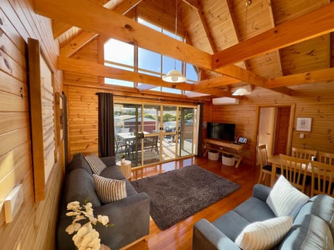 Communal lounge/ TV room, Lounge or bar, Photo of the whole room
