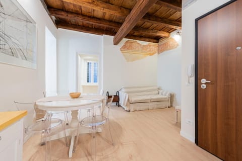 Memento Vivere by Reasy&Busy Apartment in Verona