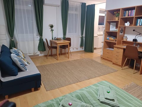 Living room, Photo of the whole room, Seating area, Dining area, internet, air conditioner