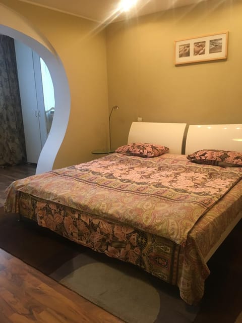Bed, Photo of the whole room, Decorative detail, Bedroom