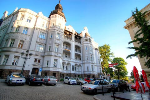 Property building, Day, Summer
