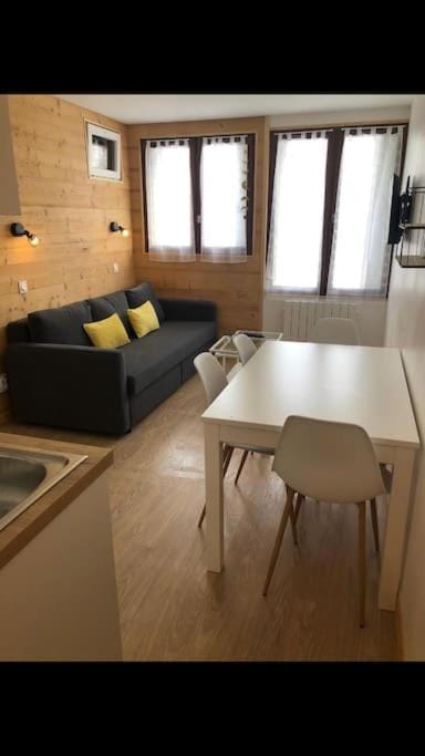TV and multimedia, Dining area