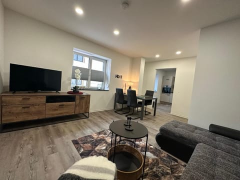 TV and multimedia, Living room, Seating area, Evening entertainment