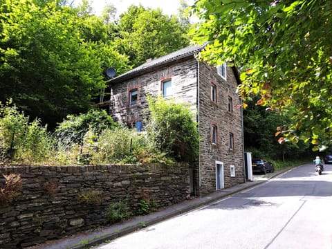 Neighbourhood, Street view