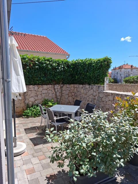 Property building, Patio, Day, Garden, Garden view