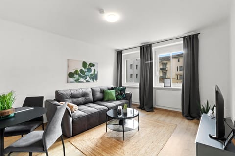 Communal lounge/ TV room, TV and multimedia, Living room, Seating area, Evening entertainment