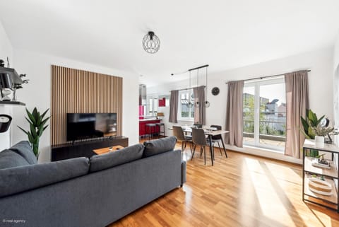 Communal lounge/ TV room, TV and multimedia, Living room, Seating area