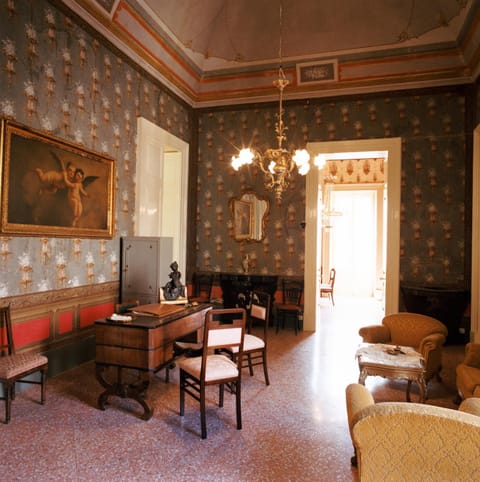 Communal lounge/ TV room