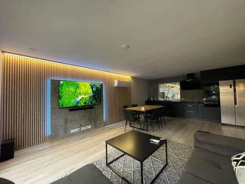 TV and multimedia, Kitchen or kitchenette, Dining area, minibar, stove