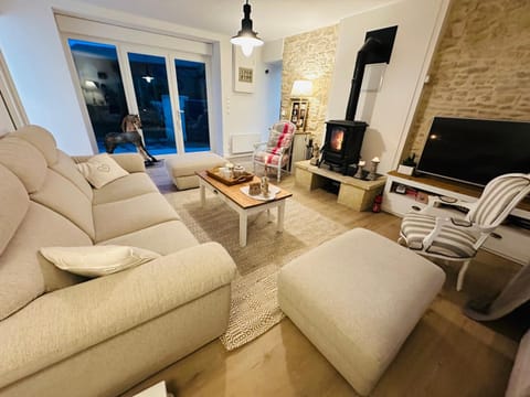 Communal lounge/ TV room, TV and multimedia, Living room, Seating area