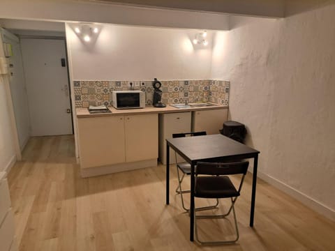 BudgetBnb 183 studio proche opéra Apartment in Toulon