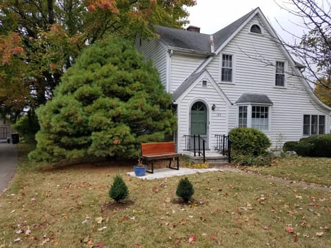 1936 Art & International Home Vacation rental in Ohio