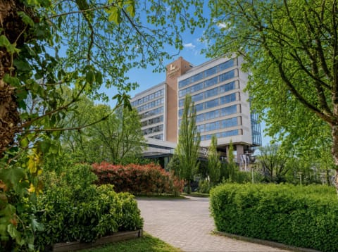Property building, Garden