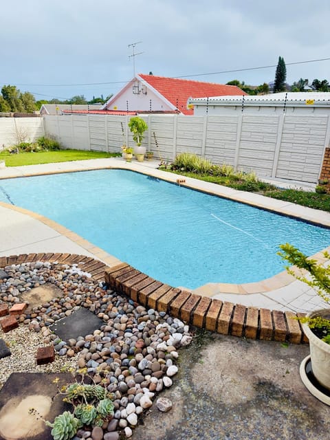 Garden, Pool view, Swimming pool, Swimming pool, sunbed