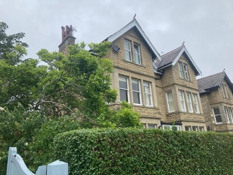 Spacious & Bright 3 bed Harrogate Apartment Apartment in Harrogate