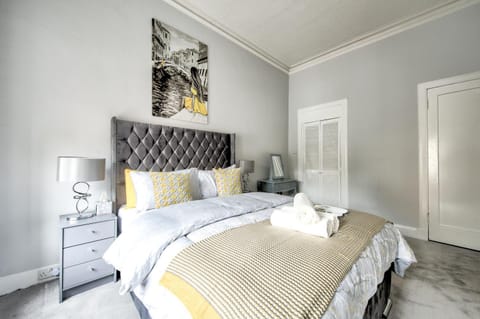 Two Bed Stylish Apartment in Heart of West End Apartment in Glasgow