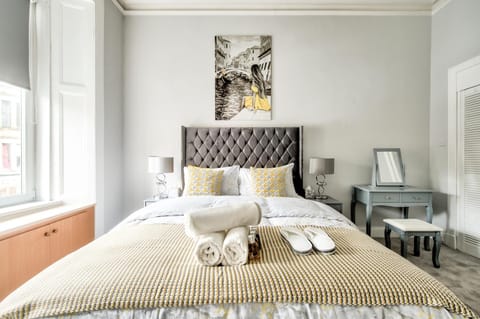 Two Bed Stylish Apartment in Heart of West End Apartment in Glasgow