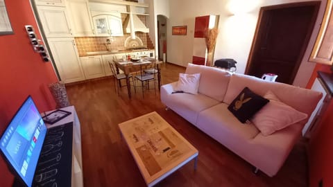 TV and multimedia, Kitchen or kitchenette, Living room, Dining area
