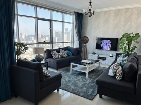 Communal lounge/ TV room, Living room, Seating area, Evening entertainment