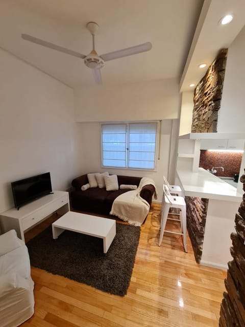 TV and multimedia, Living room, Photo of the whole room, Seating area, fireplace