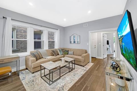 Communal lounge/ TV room, TV and multimedia, Living room, Seating area, Evening entertainment
