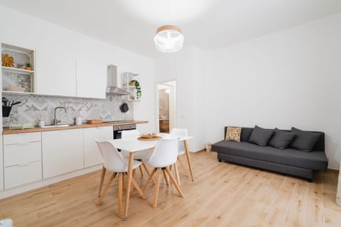 Kitchen or kitchenette, Seating area, Dining area