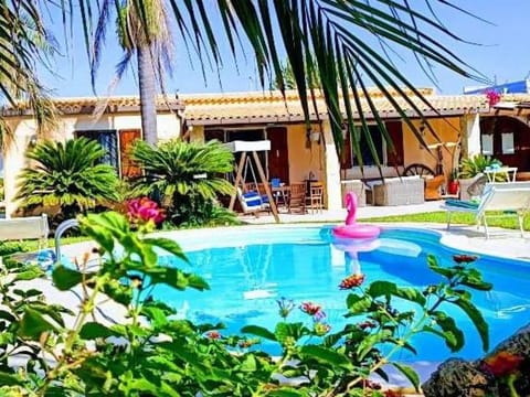 Property building, Day, Garden, Garden view, Pool view, Swimming pool, sunbed