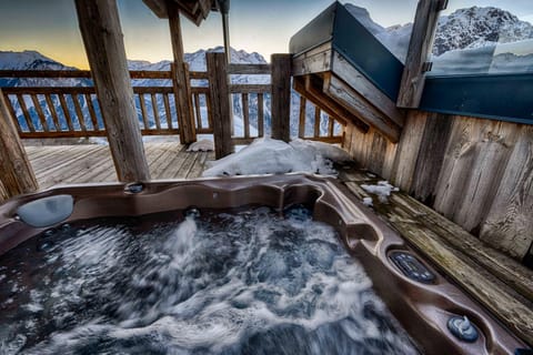 Day, Natural landscape, Hot Tub, Hot Tub, View (from property/room), Balcony/Terrace, Spa and wellness centre/facilities, Mountain view