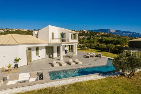Property building, Patio, Day, Natural landscape, Mountain view, Pool view, sunbed